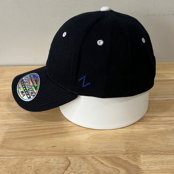 NHL | Vancouver Canucks Hat - Picture 3 of 4